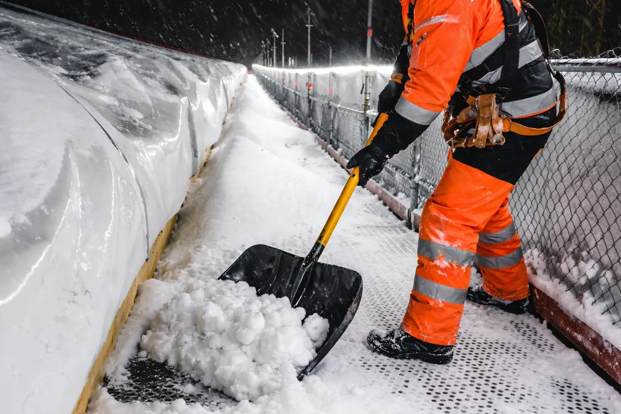 Roof snow removal in Tallinn